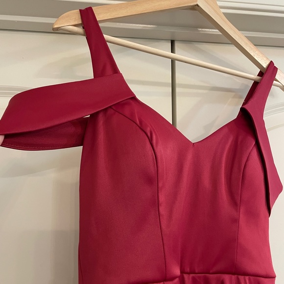 Sequin Hearts red cold shoulder high/low hem dress. - Picture 9 of 15